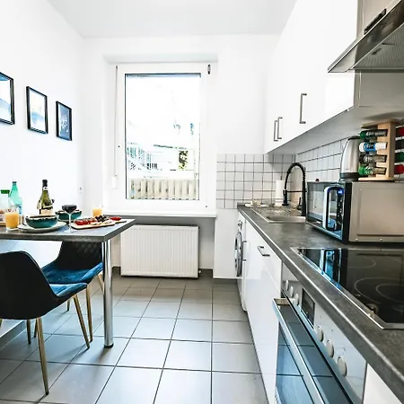 Ferienwohnung Zentral-Kingsize Bett-Playstation 4-Hbf Nach Koeln Und Duesseldorf Haan Exterior foto
